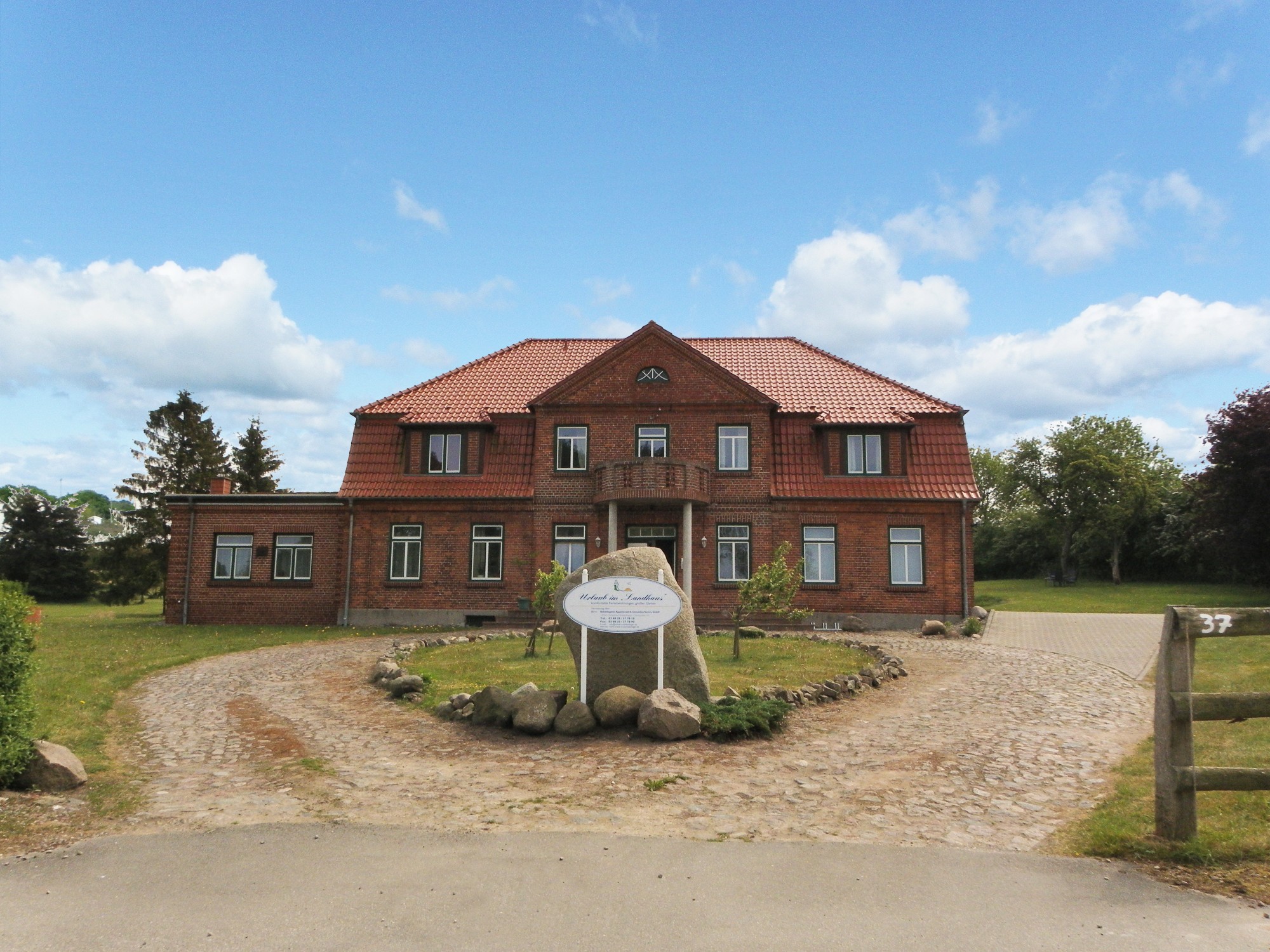 wo-ruhe-zuhause-ist-2-zimmer-wohnung-im-landhaus-warnkenhagen-im-kluetzer-winkel
